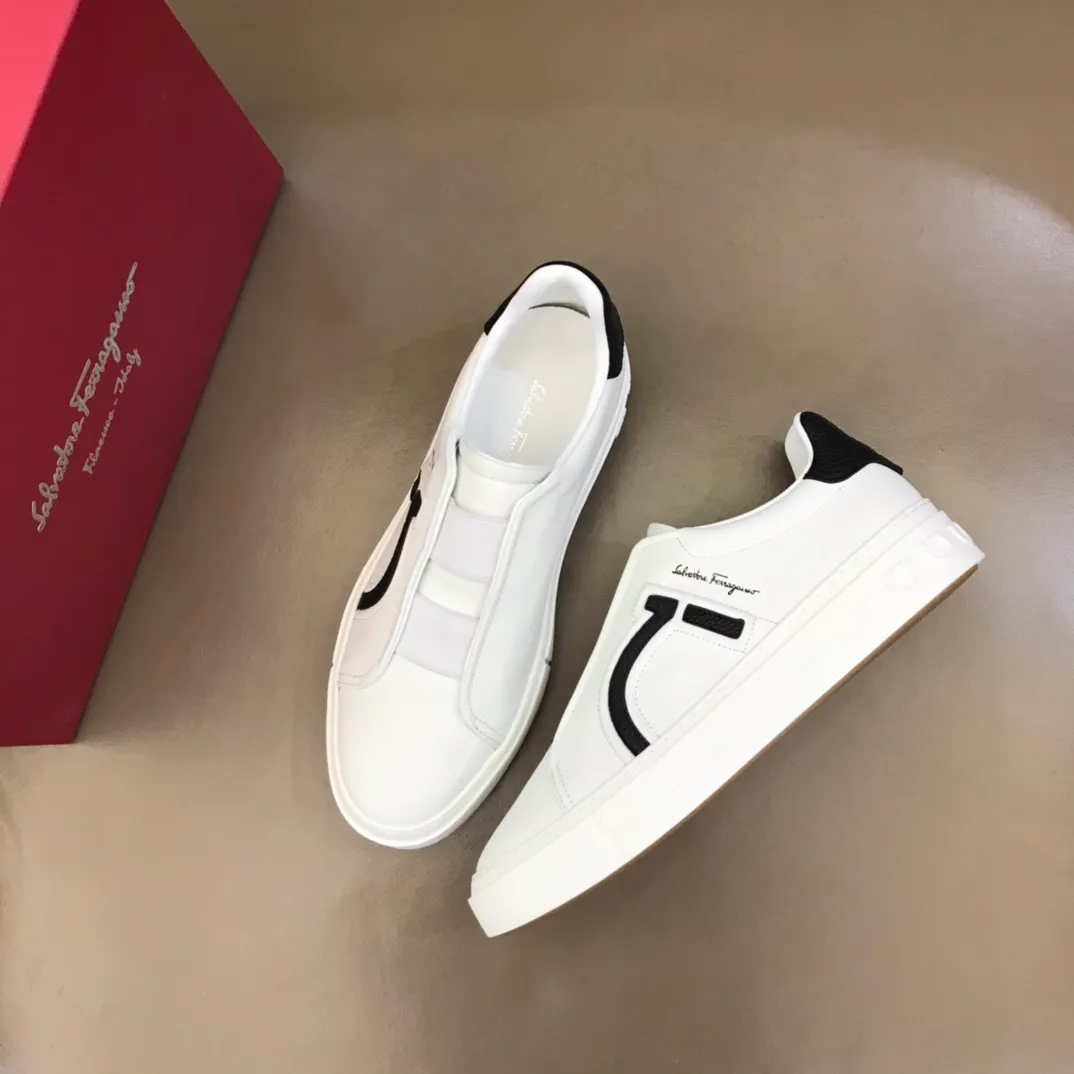 p400【Salvatore Ferraga**】New men's low-top casual shoes! Top-quality cow products, original lasts, made of imported cowhide, first-class texture, first-layer sheepskin lining! Original outsole! The details are exquisite and the style is versatile and upscale! Decorated with a three-dimensional Gancini logo, the back of the tongue and lace-up piping add a pop of color. The high-tech sole features a holographic pattern and Gancini details, making it ideal for a practical yet stylish everyday look. Code number 38-44 (45 can be customized)